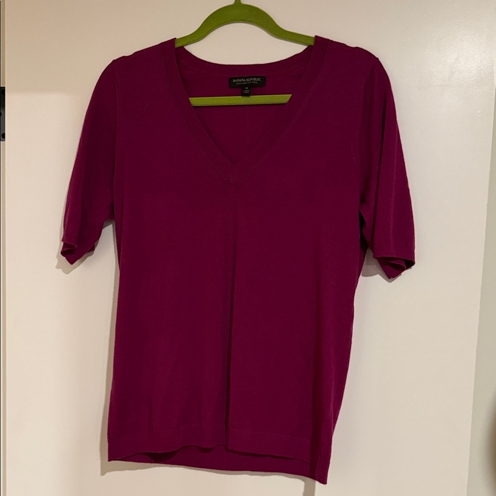 Banana Republic Women's Raspberry 100% Wool V-Neck Lightweight Sweater